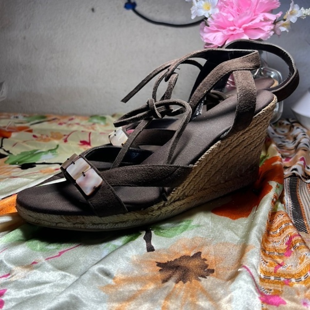 Nine West brown suede espadrille mother of pearl‎ accent open toe lace up 8